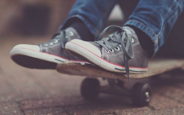 Psicóloga para adolescentes en Valencia - Zapatillas monopatín