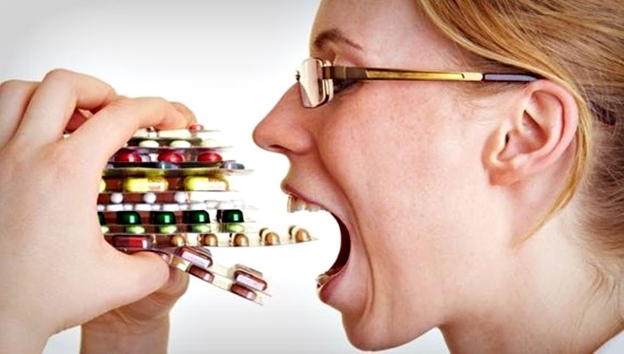 hipocondría en Valencia – mujer con pastillas hipocondría en Valencia - mujer con pastillas