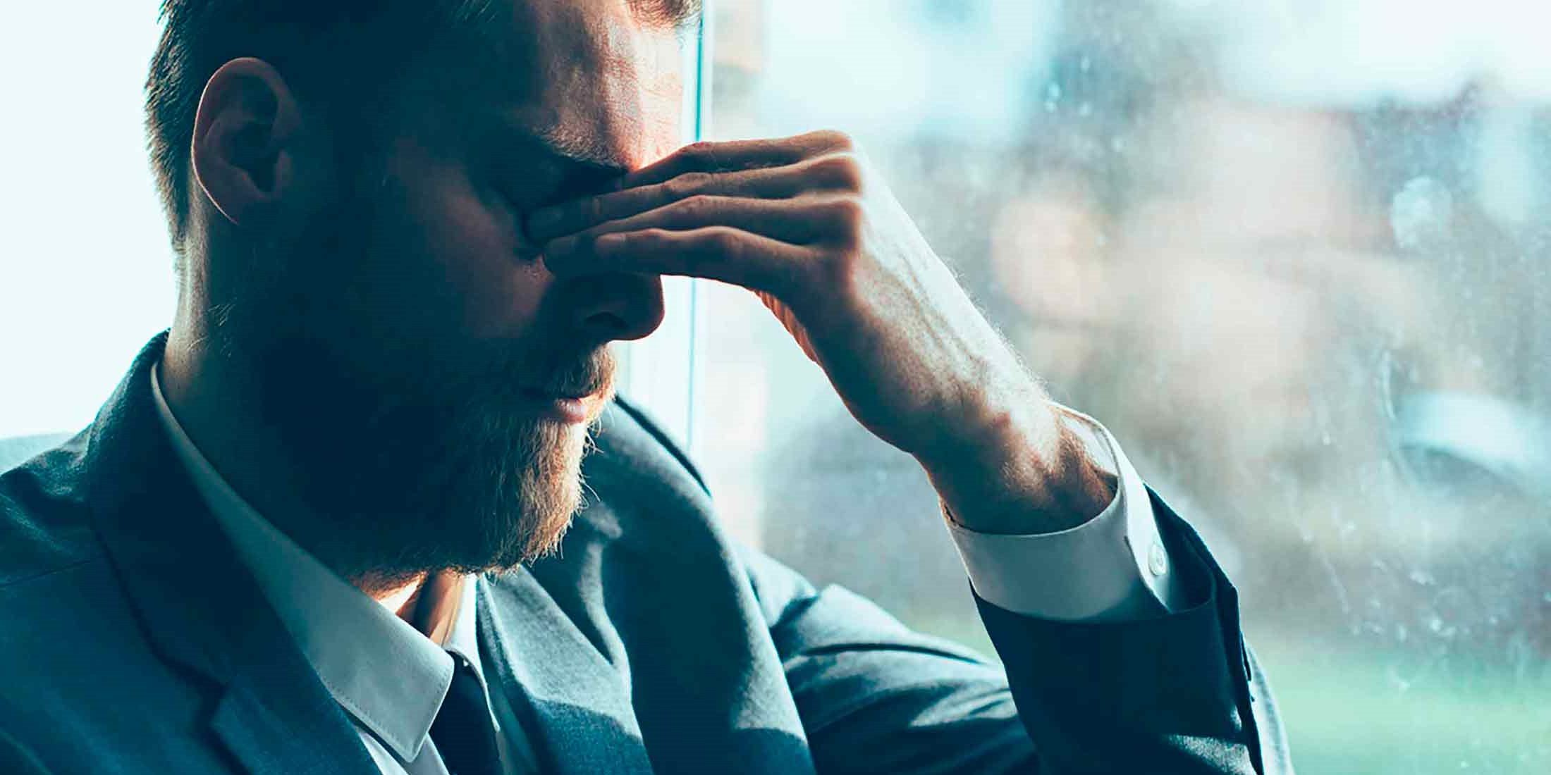 tratamiento para la depresión en Valencia - hombre con migraña