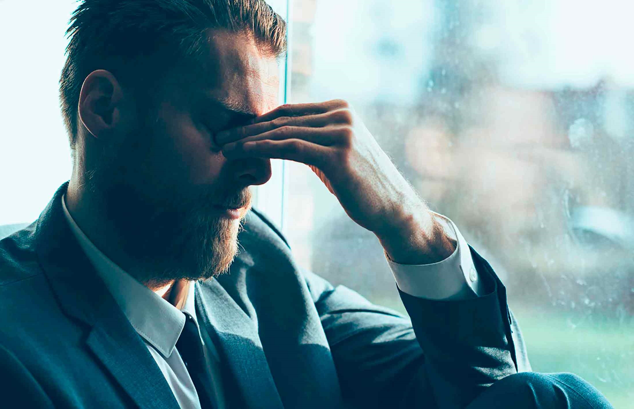 tratamiento para la depresión en Valencia - hombre con migraña