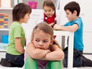 psicóloga infantil en Valencia - niña sin amigos