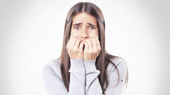 psicólogo para trastornos de ansiedad en Valencia - chica nerviosa