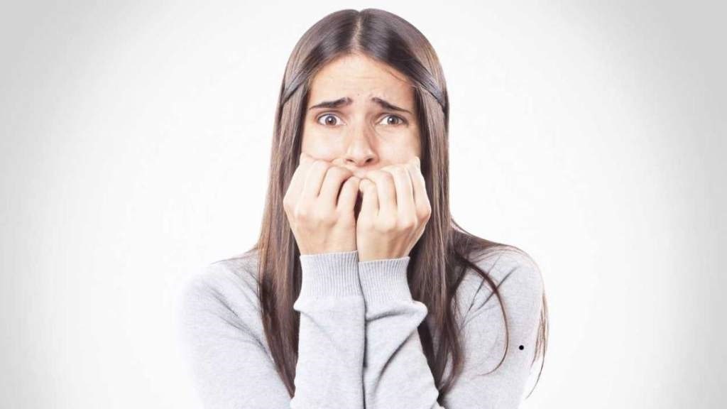 psicólogo para trastornos de ansiedad en Valencia - chica nerviosa