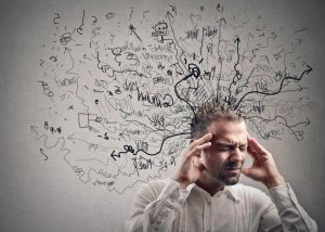 psicólogo para trastornos de ansiedad en Valencia - hombre con pensamientos