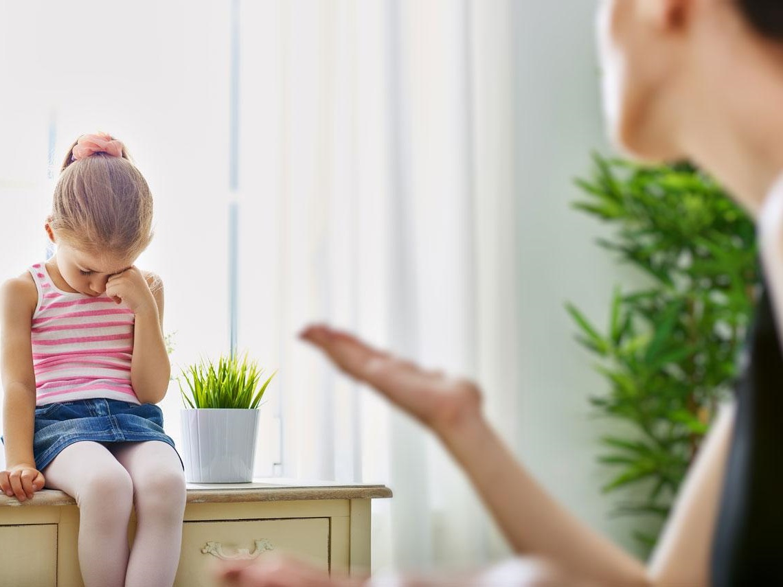 tratamiento para la baja autoestima en niños en Valencia – niña llorando tratamiento para la baja autoestima en niños en Valencia - niña llorando