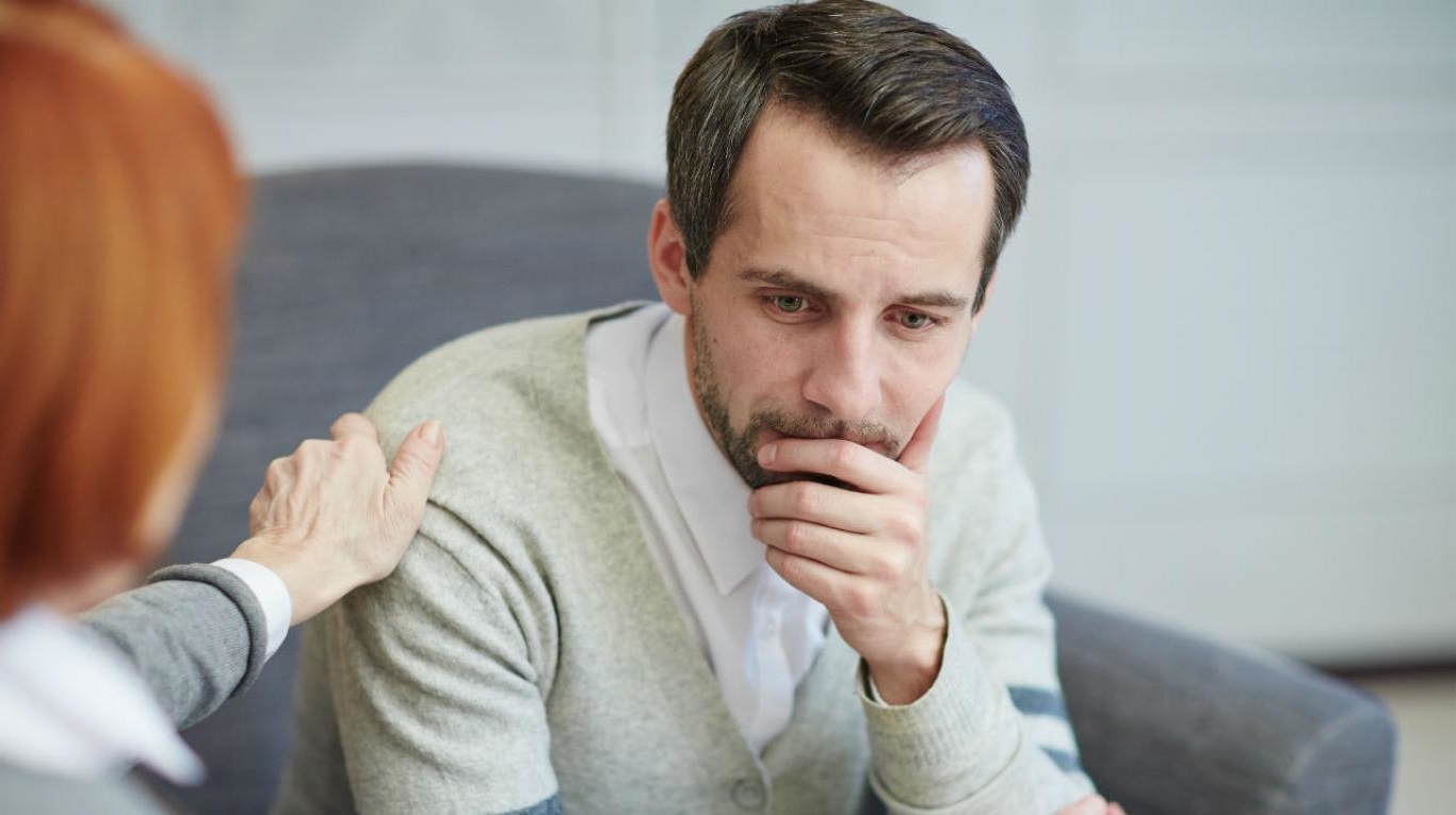 Psicóloga para trastornos depresivos en Valencia – hombre deprimido Psicóloga para trastornos depresivos en Valencia - hombre deprimido