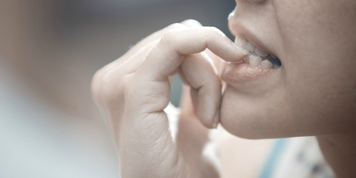 ansiedad en Valencia - morderse las uñas