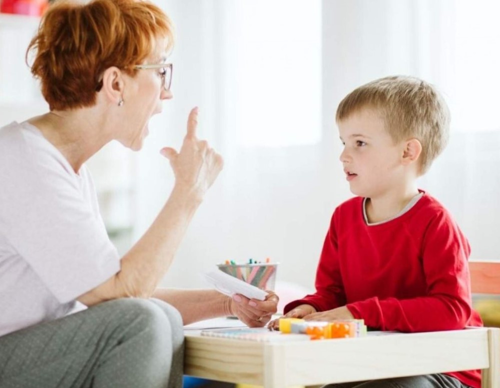 especialistas en logopedia en Valencia - niño pequeño