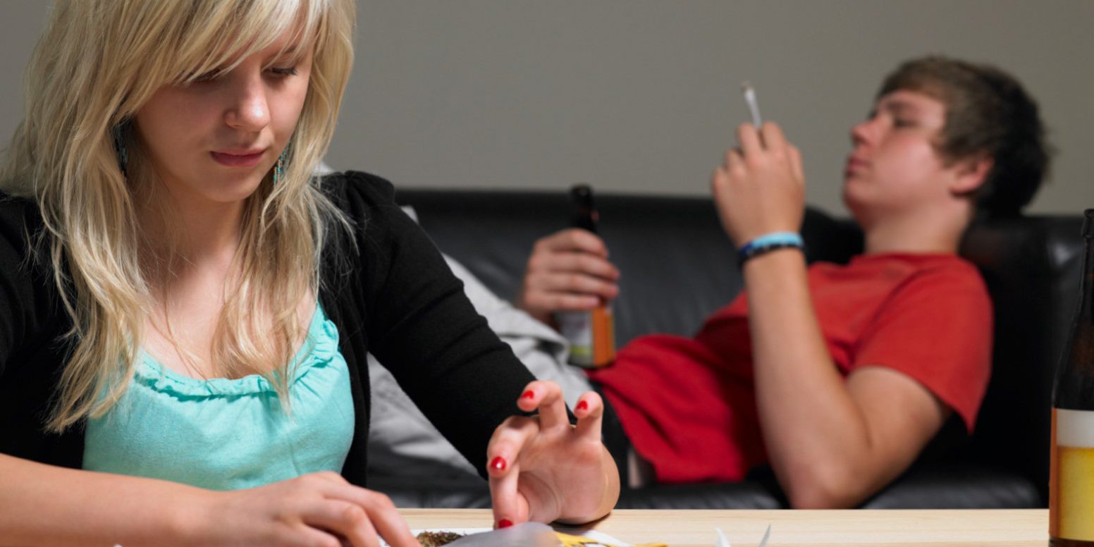 psicólogo para adicciones en adolescentes en Valencia - amigos